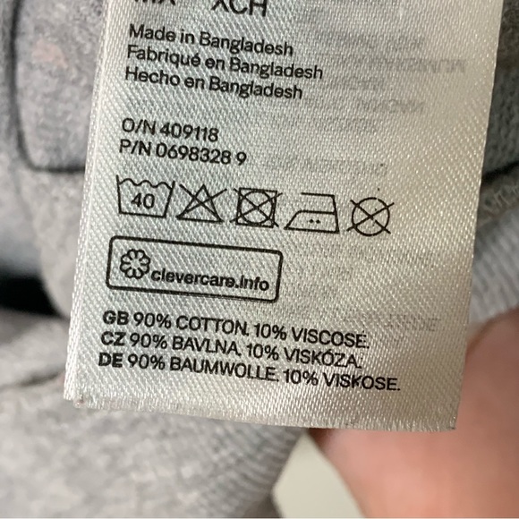 H&M Divided Dog Graphics Sweatshirt - Picture 14 of 14